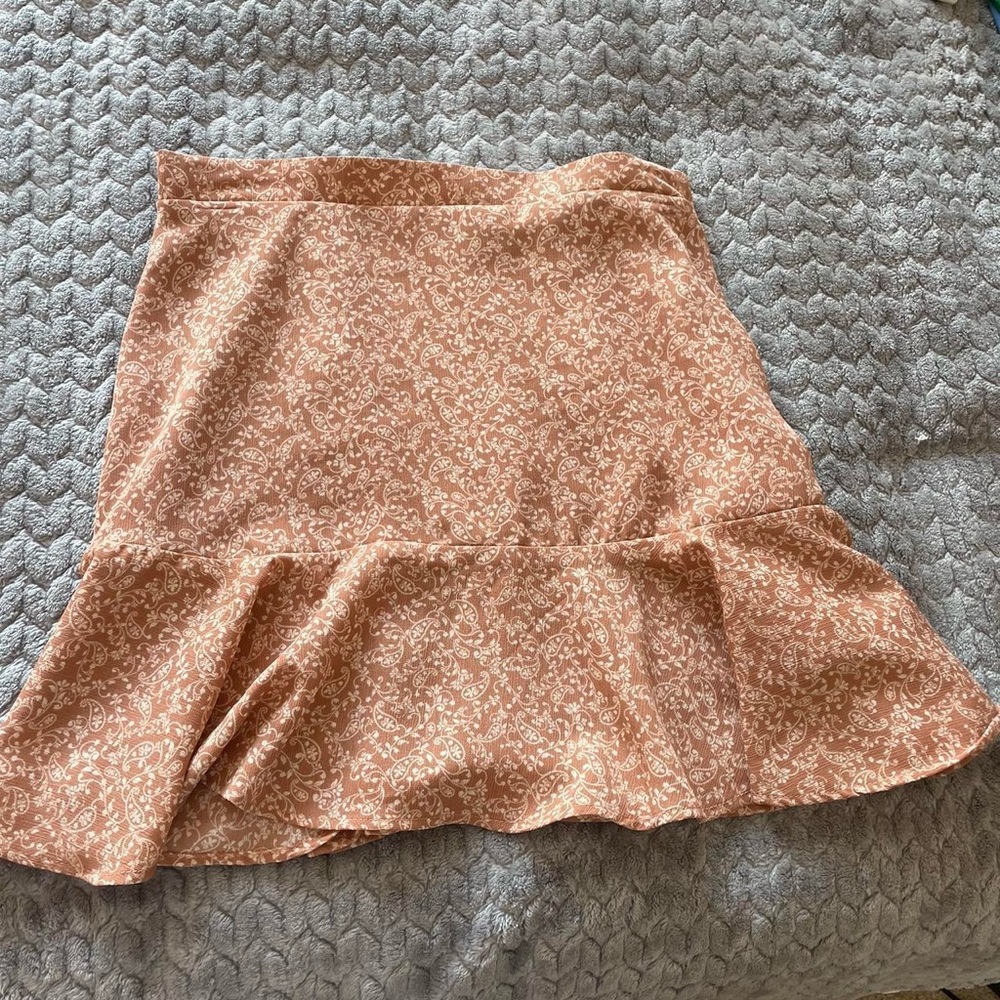 Women’s tan skirt; NWOT